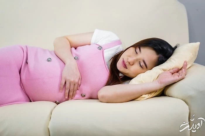 از هفته چندم باید به پهلو خوابید به پهلو خوابیدن در بارداری